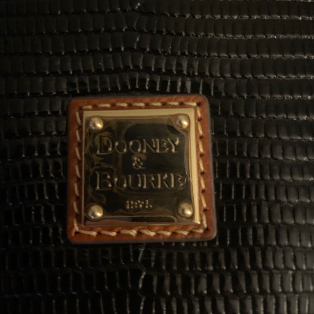 Dooney & Bourke Lizard Embossed Letter Carrier Crossbody bag black color - Picture 7 of 7